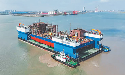 意昂平台：全球最大江海移动船坞完成出海运输任务